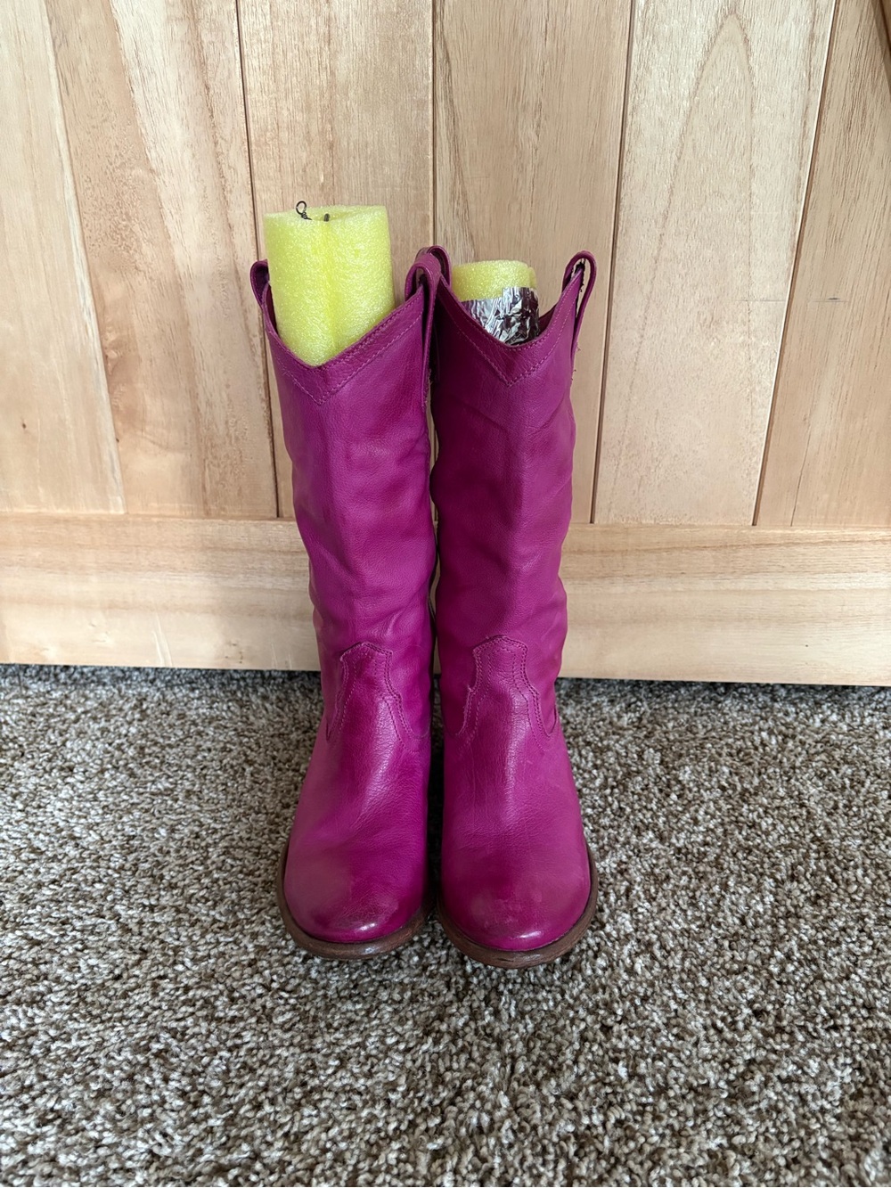 Frye Fuchsia Leather Carson Pull On Boots